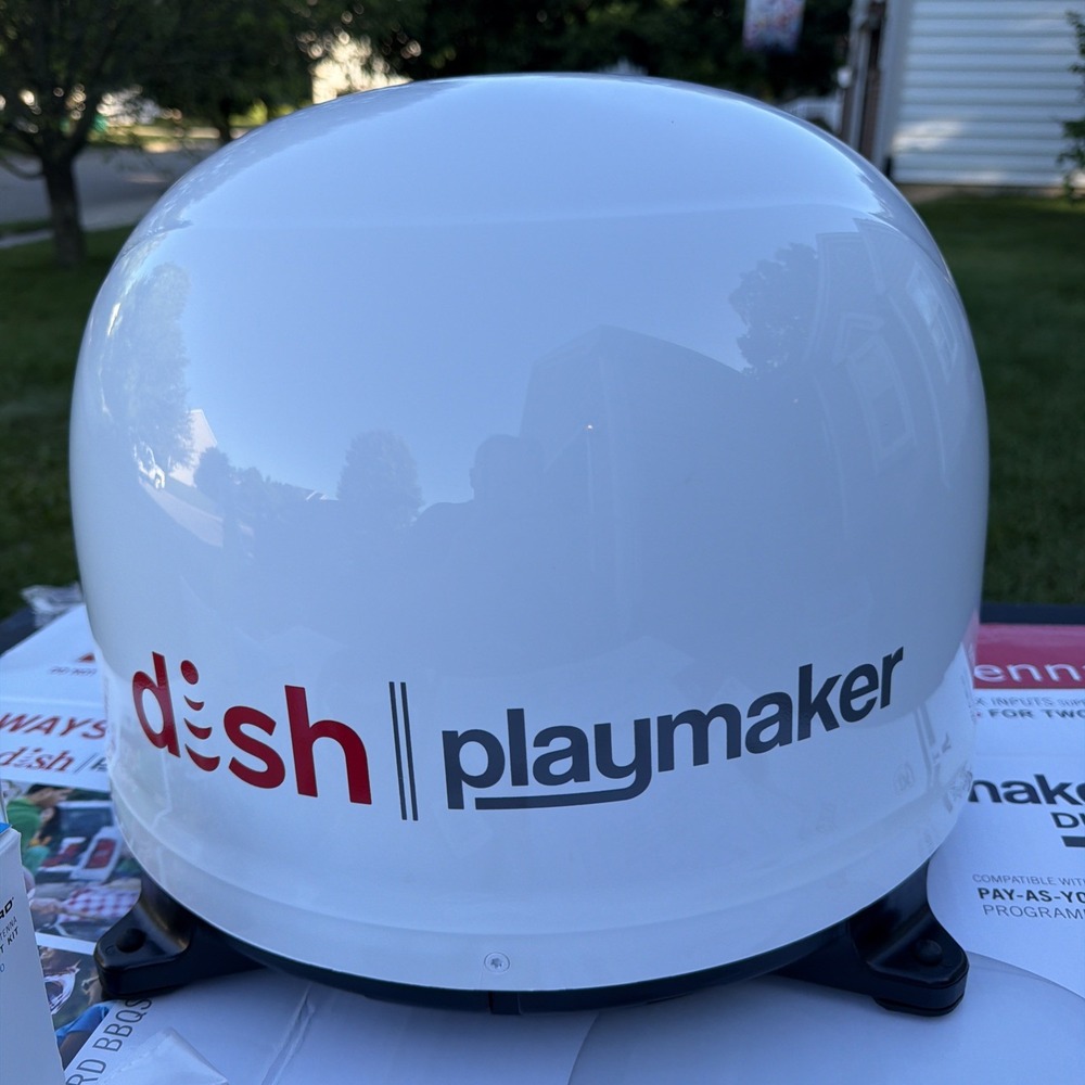 DISH Playmaker PL-7000 Portable Satellite TV Antenna White Roof Mount Kit RV - Picture 2 of 9